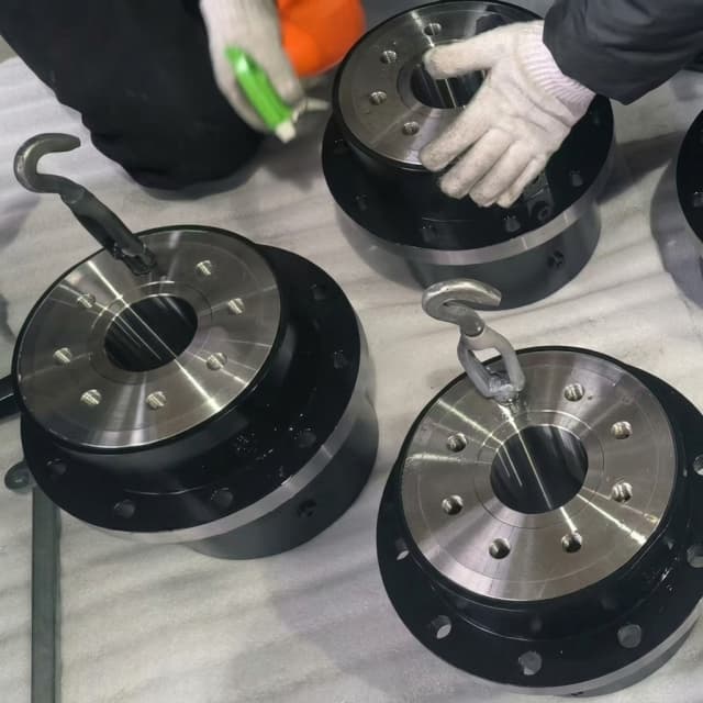 Heavy-duty hydraulic actuator for energy infrastructure